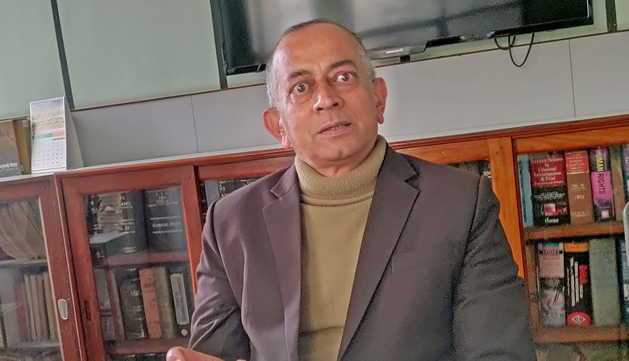 ‘राजनीतिक दल र प्रधानन्यायाधीश एकअर्काका कमजोरी समातेर बसेका छन्’