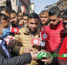 नेविसंघको महाधिवेशन गर्न दबाव दिँदै कांग्रेस पदाधिकारीलाई झण्डा