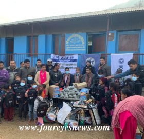 बिद्यार्थीलाई खाद्यान्न र स्कुल सामग्री सहित किवानिस क्लब अफ पिस नेपालको सहयोग