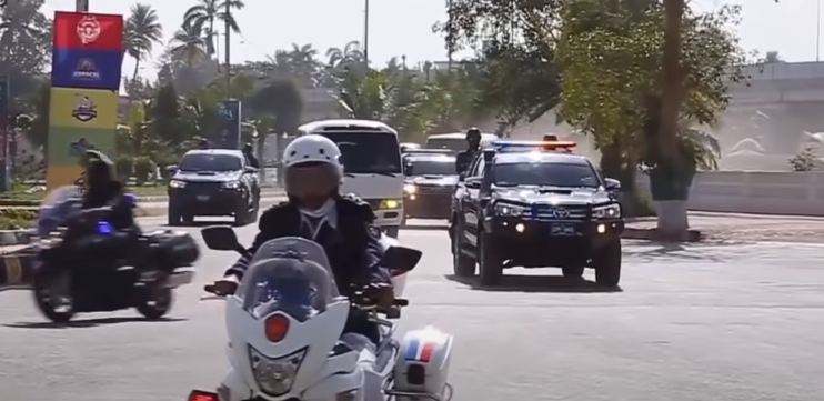 २५ वर्षपछि पाकिस्तान पुगेको अस्ट्रेलियाली क्रिकेट टोलीलाई ४ हजार प्रहरीको घेरासहित कडा सुरक्षा