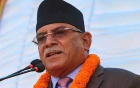 प्रचण्डले पत्रकार सम्मेलन गर्दै