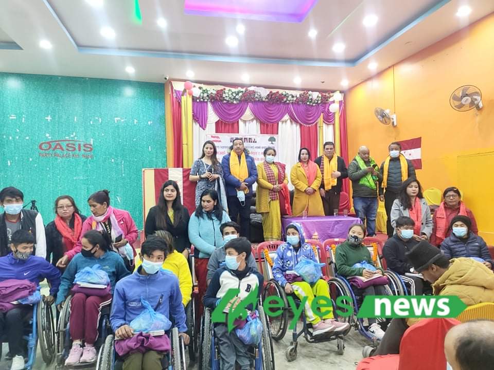 मेरुदण्ड पक्षघात भएका विद्यार्थीले पाए न्यानो कपडा
