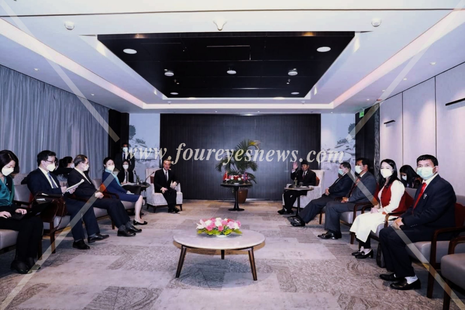 माओवादी अध्यक्ष प्रचण्ड र चिनियाँ विदेशमन्त्री यीबीच भेटवार्ता