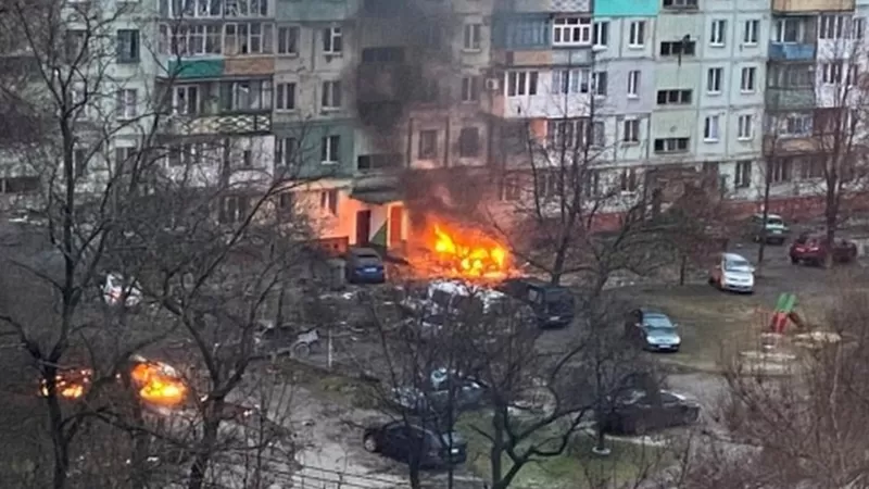 युक्रेन-रुस युद्धः मानवीय सङ्कट गहिरिँदै, नो फ्लाई जोनले ‘तेस्रो विश्वयुद्ध निम्त्याउन सक्ने’ अमेरिकी सिनेटरको चेतावनी