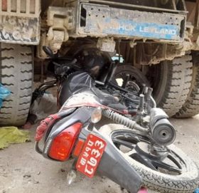 टिपरको ठक्करबाट सुन्दरीजलमा विद्यालय जाँदै गरेका २ दिदीबहिनीको मृत्यु