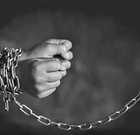 ९ वर्षीय बालक उपचार अभावमा साङ्लोमा बाँधिए