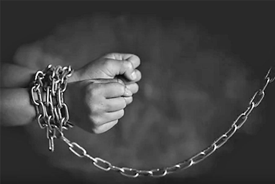 ९ वर्षीय बालक उपचार अभावमा साङ्लोमा बाँधिए