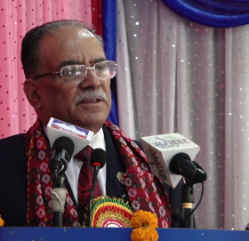 धमाधम संसदले नै पार्टी छोड्न थाले पछी तनाबमा प्रचण्ड