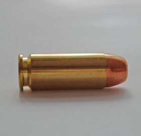 जापान जान लागेकी युवतीकाे झाेलामा गाेली भेटियाे, विमानस्थलबाटै पक्राउ