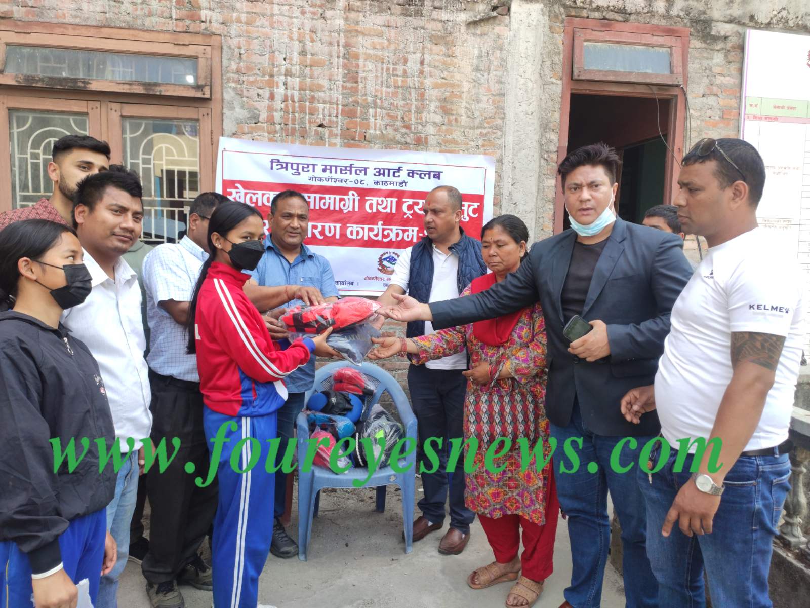 त्रीपुरा मार्शल आर्ट्सद्वारा खेलेकुद सामग्री हस्तान्तरण