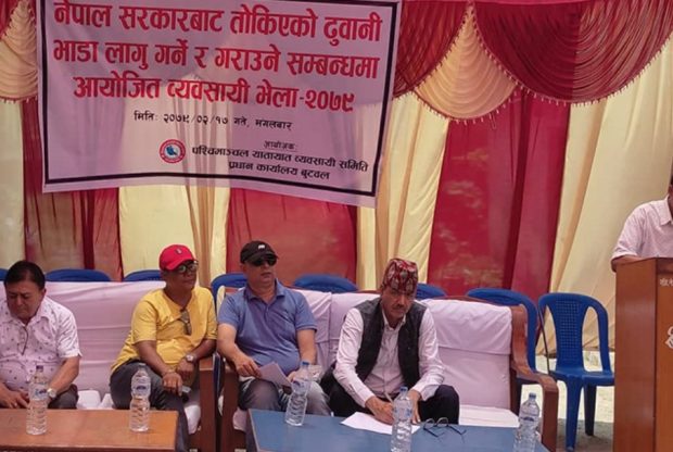 सरकारले तोकेको भाडा दर लागु गर्नु पर्ने माग राखेर ट्रक व्यवसायी आन्दोलित