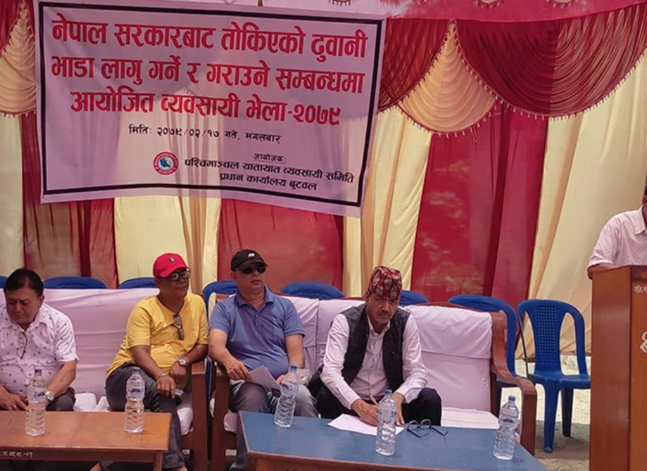 सरकारले तोकेको भाडा दर लागु गर्नु पर्ने माग राखेर ट्रक व्यवसायी आन्दोलित