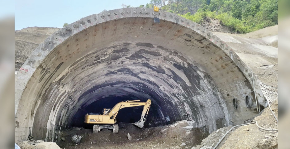 फास्ट ट्रयाकको सुरुङ खन्ने काम रोकियो