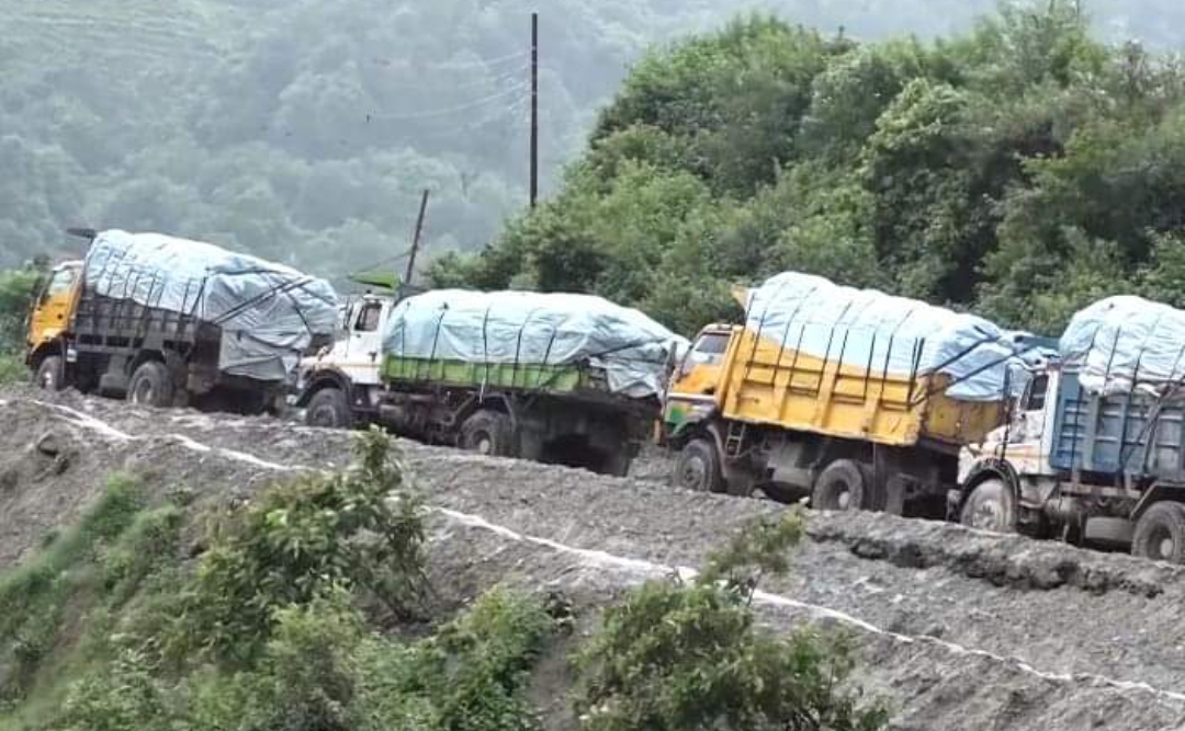 बञ्चरेडाँडामा बल प्रयोग गरेरै फोहर लगिँदै, १४ जना स्थानीयवासी पक्राउ