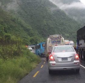 पहिरोका कारण अवरुद्ध नारायणगढ–मुग्लिन सडकखण्ड खुल्यो