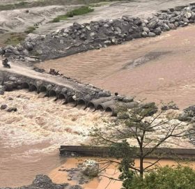 मेलम्चीमा गए रातिको बर्षाले फट्टेको पुल बगायो, यो वर्ष पनि शुरु भयो त्रास