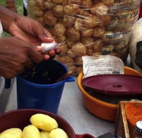 ललितपुरमा ठेलामा पानीपुरी बेच्न रोक