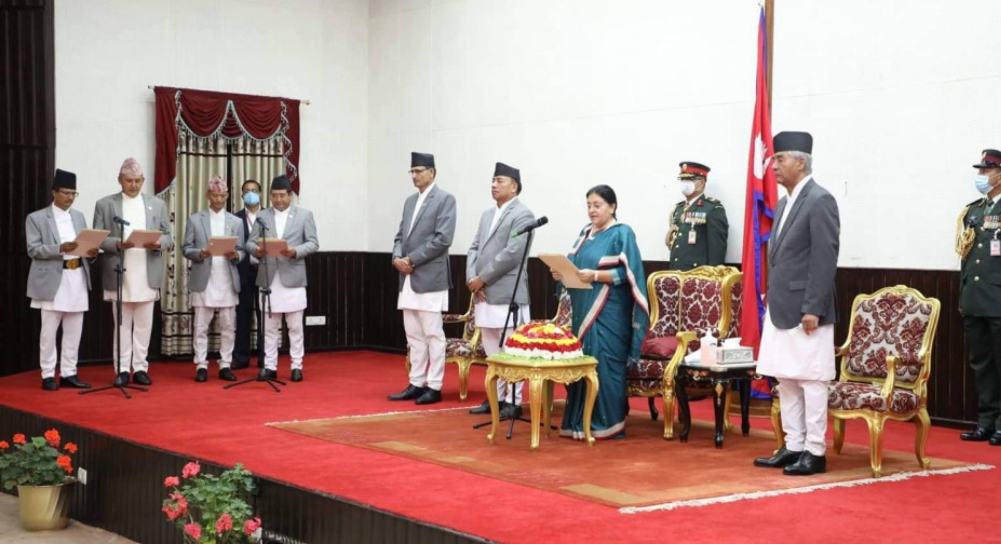 नवनियुक्त मन्त्रीहरूद्वारा शपथ ग्रहण