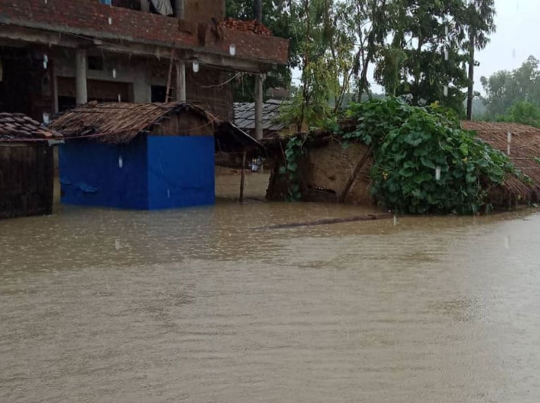 मोरङमा बाढीले बगाउँदा एक जनाको मृत्यु, १७५ परिवार विस्थापित