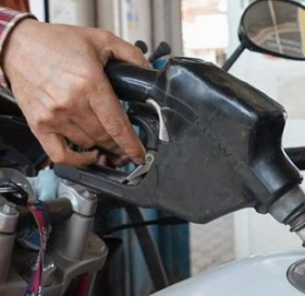 पेट्रोलमा प्रतिलिटर २१ र डिजेल–मट्टीतेलमा २७ रुपैयाँले मूल्यवृद्धि