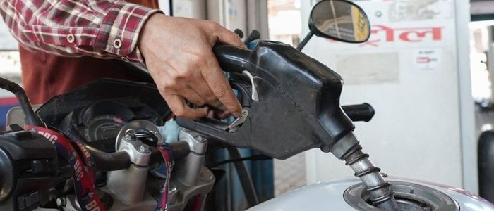 पेट्रोलमा प्रतिलिटर २१ र डिजेल–मट्टीतेलमा २७ रुपैयाँले मूल्यवृद्धि