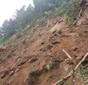 गोरखामा बाढी–पहिराले घरमा क्षति, सडक अबरुद्ध