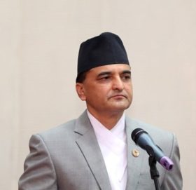 ७० वर्ष नाघेकाले चुनावमा उठ्न नपाउनेगरी कानुन बनाऔँ : योगेश भट्टराई