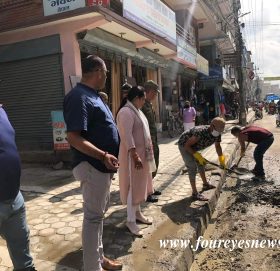 गोकर्नेश्वर-५ का मुख्य सडक पेटि किनारको फोहोर सफाइ