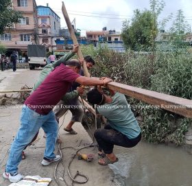 गोनपा-८ वडाअध्य्क्षको निर्देशनमा र कार्यवाहक वडाध्यक्ष चन्द्रलाल श्रेष्ठको पहलमा बाडीप्रभावित पूल मर्मत