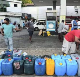 श्रीलंकामा इन्धन र ग्यास वितरण सुरु