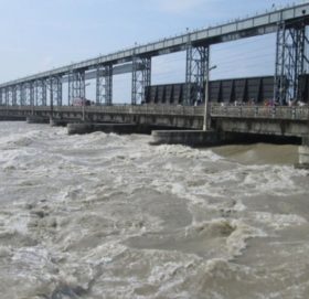 महाकाली नदीमा पानीको बहाव बढेपछि सवारी आवागमन बन्द