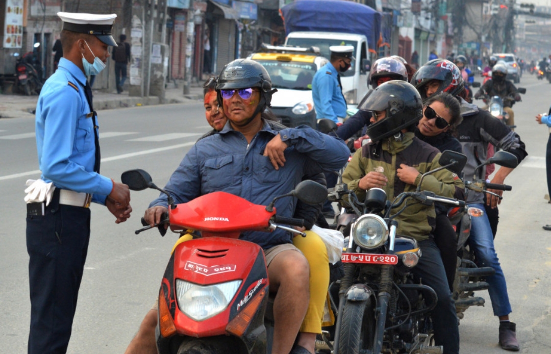 एकैदिन २ हजार २८२ जना सवारी चालकलाई कारवाही