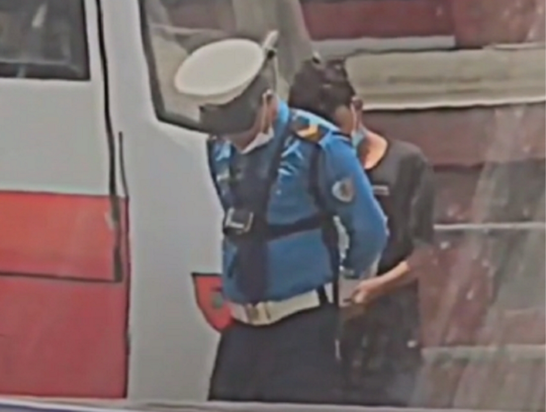 ट्राफिक र सहचालकको भाइरल भिडियो : वास्तविकता के हो ?