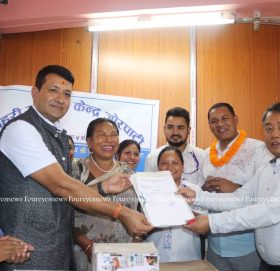 प्रदेश माननीय छिरिङ्ग दोर्जे लामाद्वारा शहरी स्वस्थ केन्द्र जोरपाटीलाई स्वास्थ समाग्री हस्तान्तरण