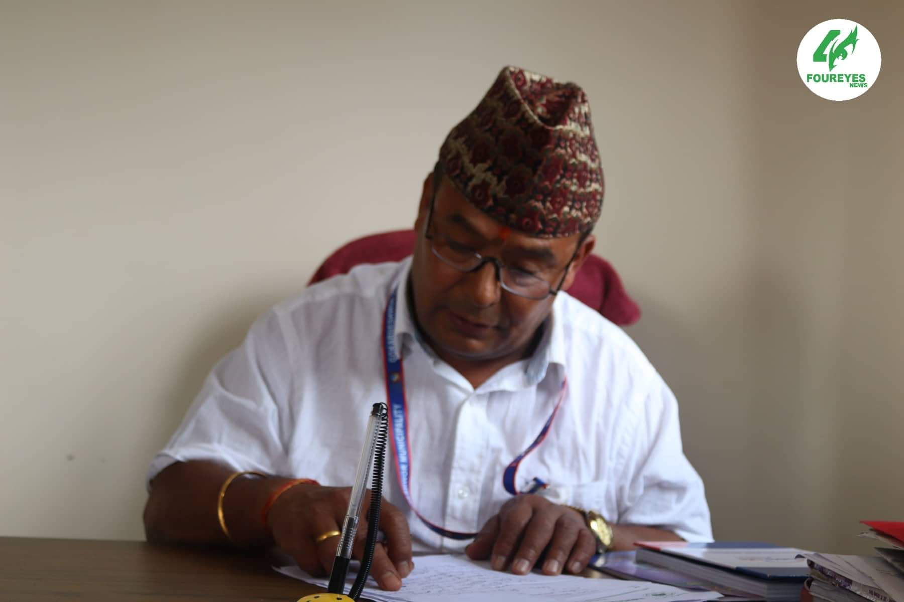 गोकर्णेश्वोर -८ का कार्यवाहक वडा अध्यक्षमा चन्द्रलाल श्रेष्ठ