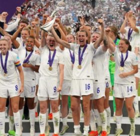 महिला युरोकपकाे उपाधि इंग्ल्यान्डले जित्याे