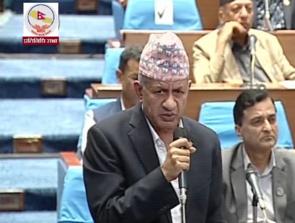 पेट्रोलियम पदार्थको मूल्य घटाउन एमालेकाे माग