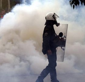 बञ्चरेडाँडामा दोहोरो झडप, प्रहरीले गर्‍यो हवाईफायर र अश्रुग्याँस प्रहार