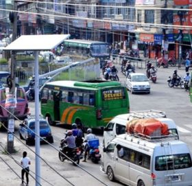 कोटेश्वर र थापागाउँमा सार्वजनिक बसमा ढुंगा प्रहार