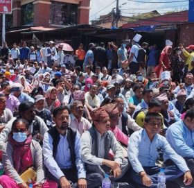 आन्दोलनरत कर्मचारीद्वारा देशभरका विद्यालय बन्द