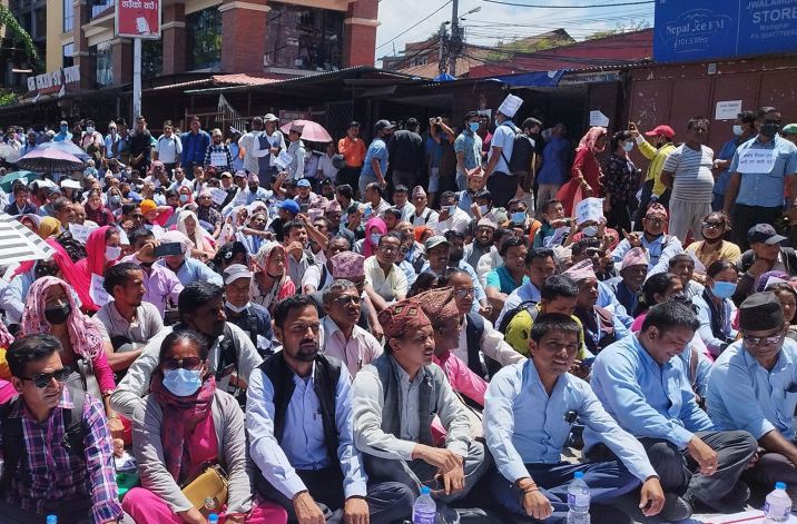 आन्दोलनरत कर्मचारीद्वारा देशभरका विद्यालय बन्द