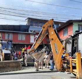 पोखरा महानगरले पनि हटाउन थाल्यो अनधिकृत संरचना
