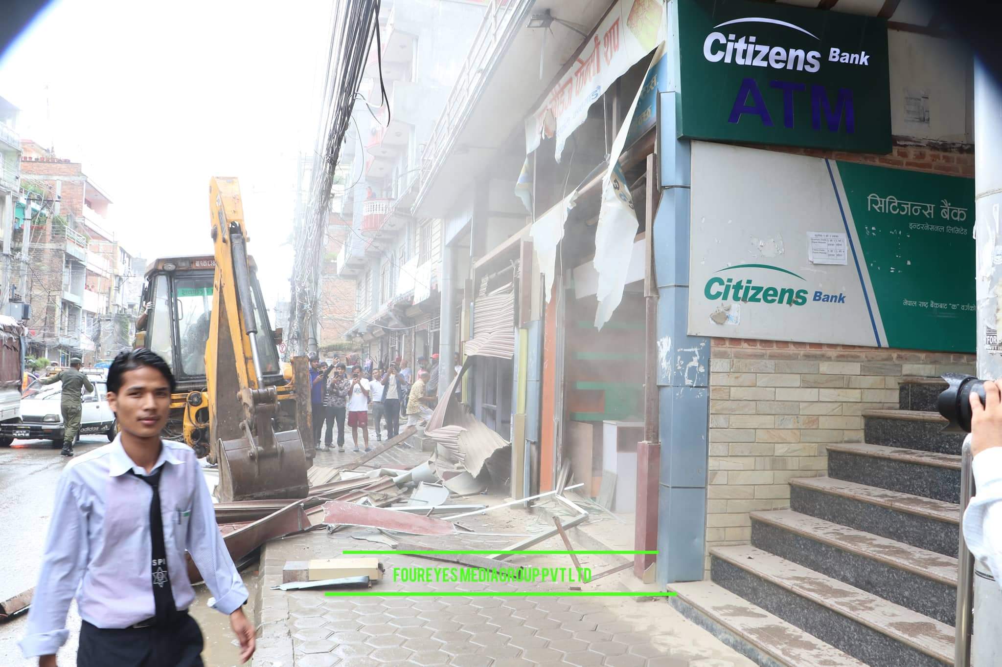 गोकर्णेश्वोर-५ र ६ अनाधिकृत संरचना भत्काउन\हटाउन  एक्सनमा