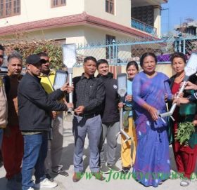 गोकर्णेश्वोर -६ द्वारा किमाल सर्वेश्वोर मार्ग हुँदै साविक(३)मा सडक बत्ती जडान