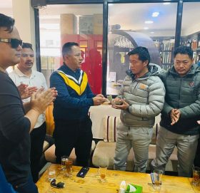 करेन्ट लागेका मृतक परिवारलाई आर्थिक सहयोग