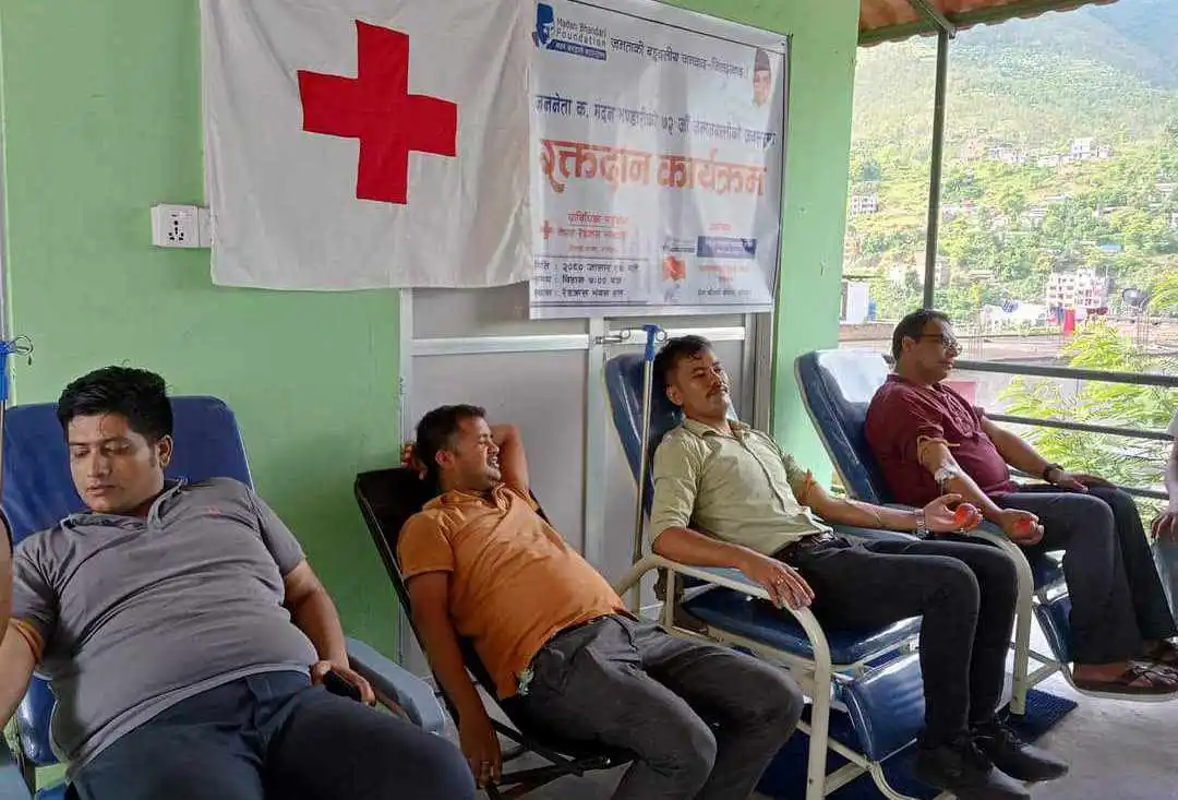 मदन भण्डारीको जन्मजयन्तीमा रामेछापमा रक्तदान