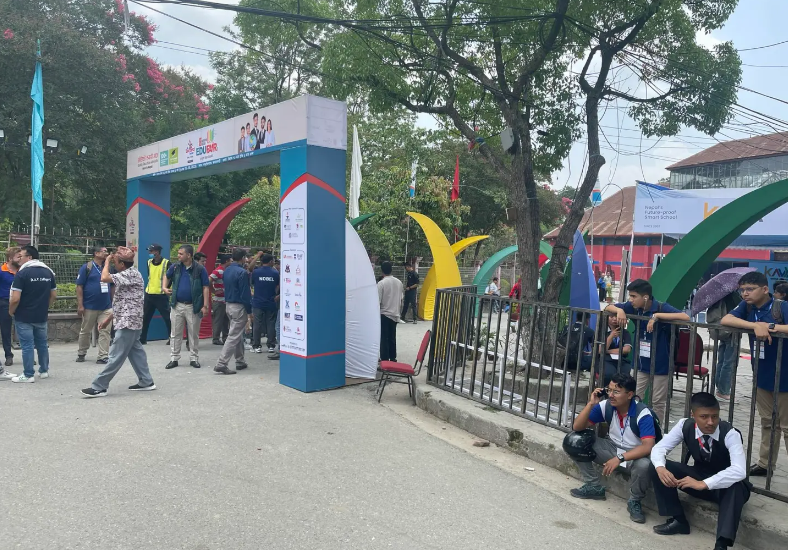 अझै सुरु भएन बालेनले बन्द गराएको शैक्षिक मेला