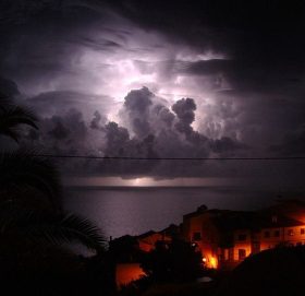 मौसम बदली हुन थालेसँगै अधिकतम तापक्रम घट्न थाल्यो, तराईमा भने  उस्तै