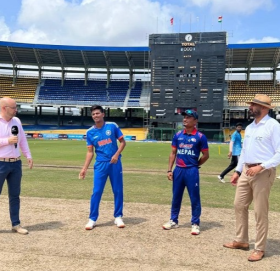 नेपालको खराब शुरुवात, १० ओभरमै ५ विकेट गुमायो