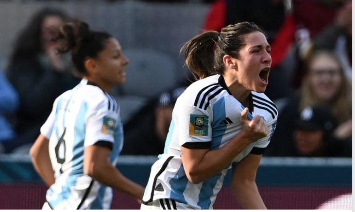 ५ मिनेटमा २ गोल गर्दै अर्जेन्टिनाको रोमाञ्चक बराबरी